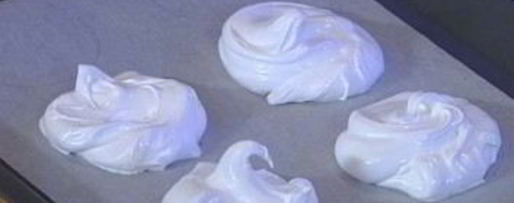 Шаг 5: безе с клубникой