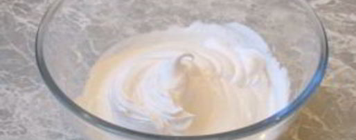 Шаг 2: безе с кремом и фруктами