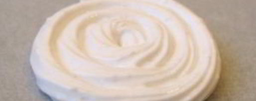 Шаг 3: безе с кремом и фруктами