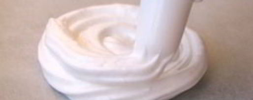 Шаг 4: безе с кремом и фруктами