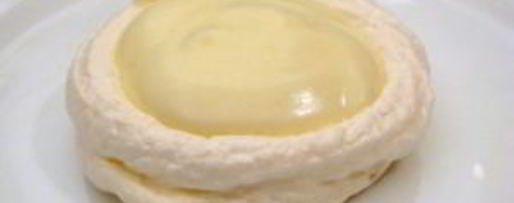 Шаг 9: безе с кремом и фруктами