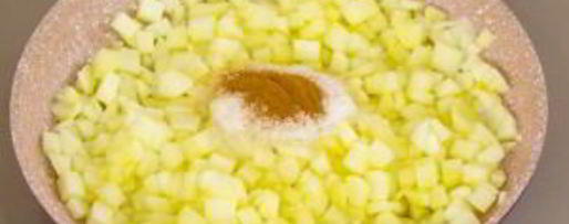 Шаг 2: блинчиков с яблоками под безе