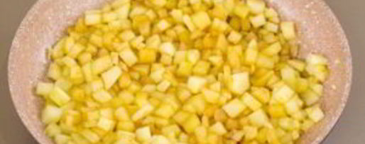 Шаг 3: блинчиков с яблоками под безе