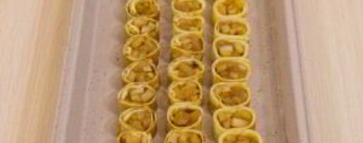 Шаг 7: блинчиков с яблоками под безе