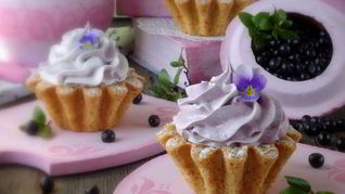 Рецепт Корзиночек с черничным кердом и безе