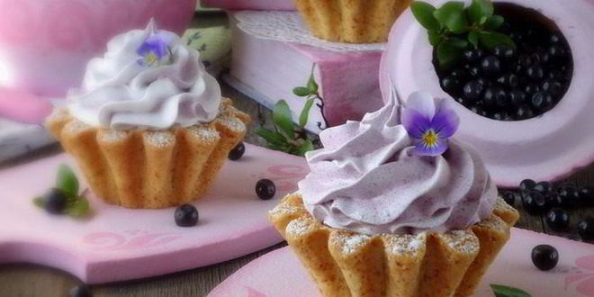 Рецепт корзиночек с черничным кердом и безе