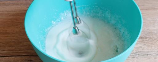 Шаг 2: крема мокрое безе для украшения