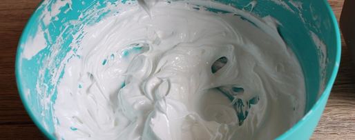 Шаг 6: крема мокрое безе для украшения