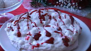 Рецепт Орехового торта-безе с малиновым кремом