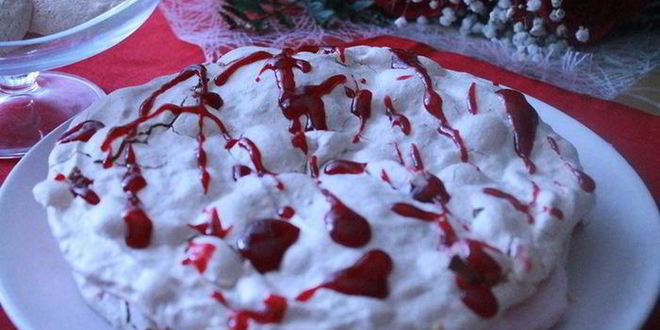 Рецепт орехового торта-безе с малиновым кремом