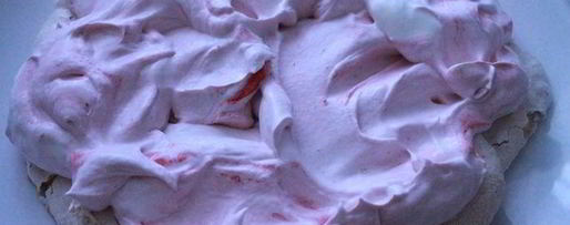 Шаг 4: орехового торта-безе с малиновым кремом