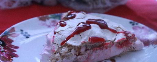 Шаг 6: орехового торта-безе с малиновым кремом