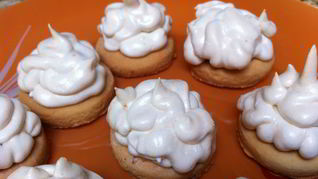 Рецепт Печений-безе с черной смородиной