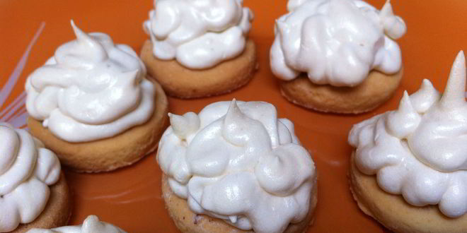 Рецепт печений-безе с черной смородиной