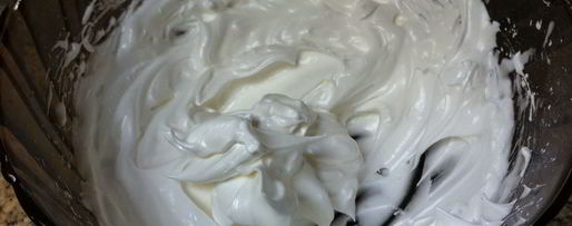 Шаг 4: печений-безе с черной смородиной