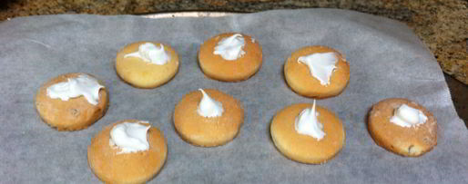 Шаг 5: печений-безе с черной смородиной