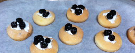 Шаг 6: печений-безе с черной смородиной