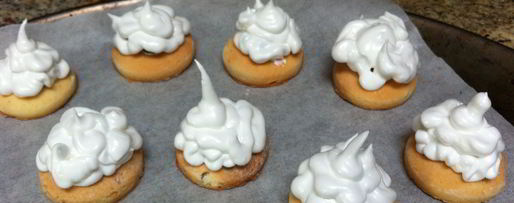 Шаг 7: печений-безе с черной смородиной