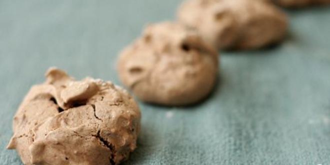 Рецепт шоколадного безе с миндалем