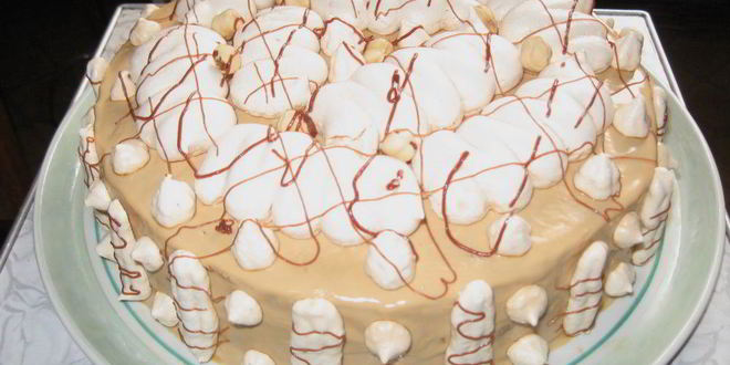 Рецепт шоколадного бисквита с безе, крем с ноткой мокко