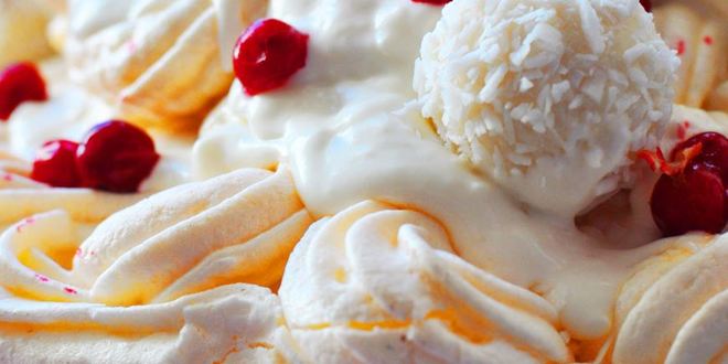 Рецепт торта-безе елка с кокосовым кремом и раффаэлло