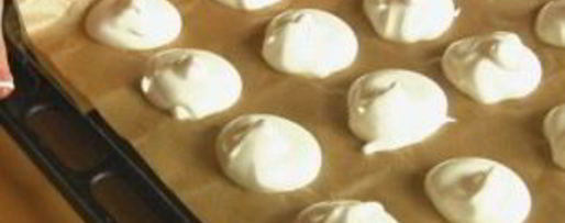 Шаг 1: торта-безе со сгущенкой