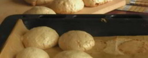 Шаг 2: торта-безе со сгущенкой