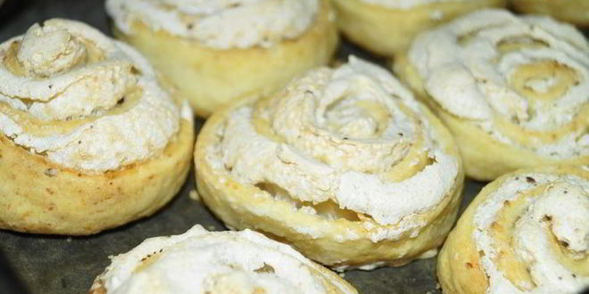 Рецепт творожных булочек с начинкой безе