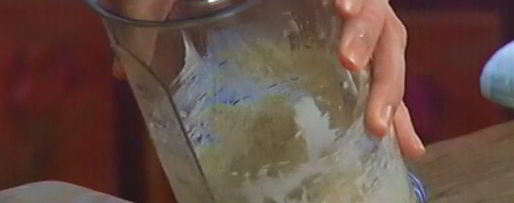 Шаг 3: ванильного коржа с ягодами и безе