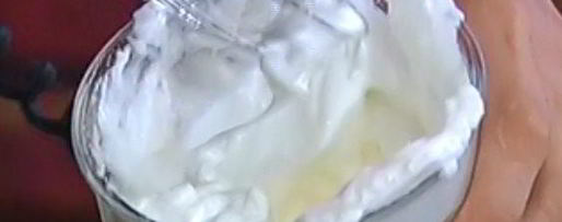 Шаг 9: ванильного коржа с ягодами и безе