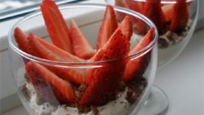 Рецепт Десерта с клубникой и трюфелем