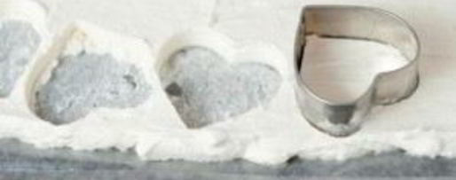 Шаг 2: горячего белого шоколада с клубникой и сливочными сердечками