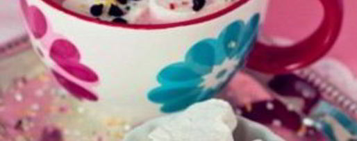 Шаг 3: горячего белого шоколада с клубникой и сливочными сердечками