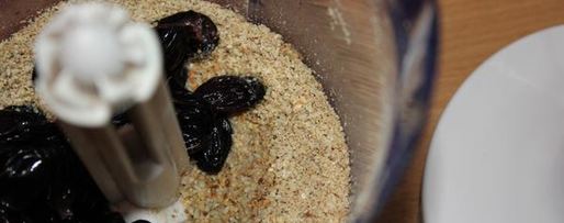 Шаг 2: халвы с отрубями и изюмом