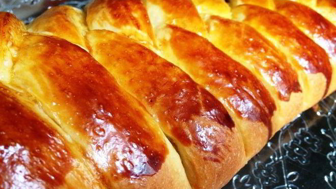 Рецепт Косы с целой плиткой шоколада, халвой и бананом