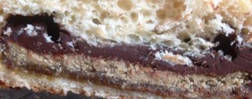 Шаг 10: косы с целой плиткой шоколада, халвой и бананом