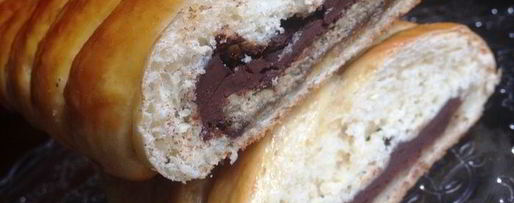 Шаг 9: косы с целой плиткой шоколада, халвой и бананом