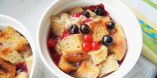Рецепт хлебного пудинга с ягодой