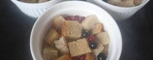 Шаг 6: хлебного пудинга с ягодой