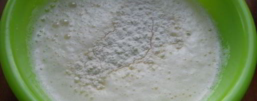 Шаг 3: клафути с черешней и клубникой