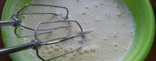 Шаг 4: клафути с черешней и клубникой