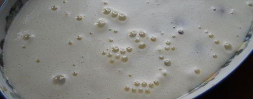 Шаг 5: клафути с черешней и клубникой