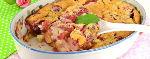 Шаг 6: клафути с черешней и клубникой