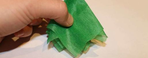 Шаг 20: елки из шампанского и конфет