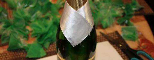 Шаг 23: елки из шампанского и конфет