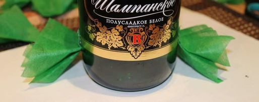 Шаг 25: елки из шампанского и конфет