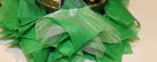 Шаг 28: елки из шампанского и конфет