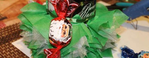 Шаг 30: елки из шампанского и конфет