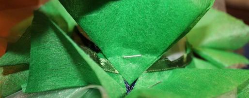 Шаг 32: елки из шампанского и конфет