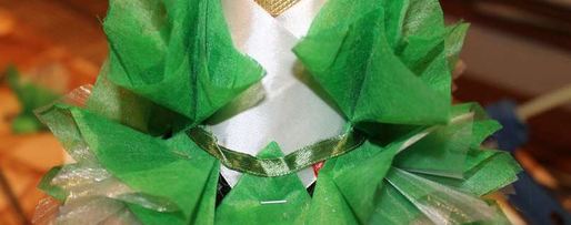 Шаг 33: елки из шампанского и конфет